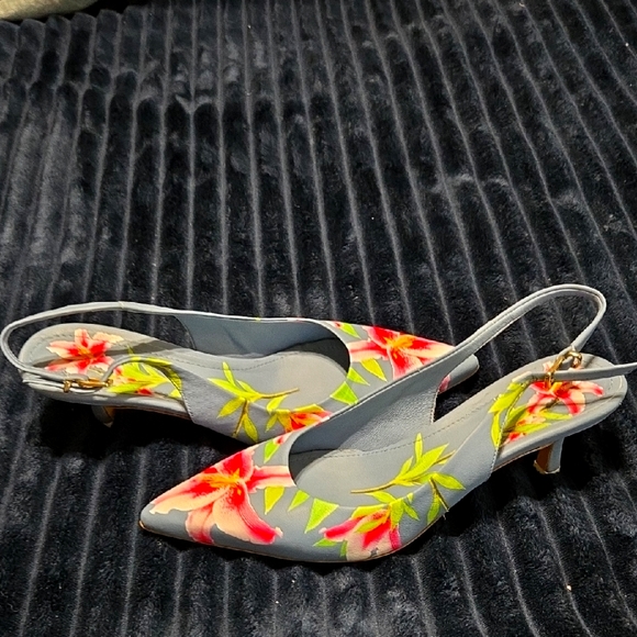 Vero Cuoio Shoes - Vero Cuoio Gray Floral Slingback Heels